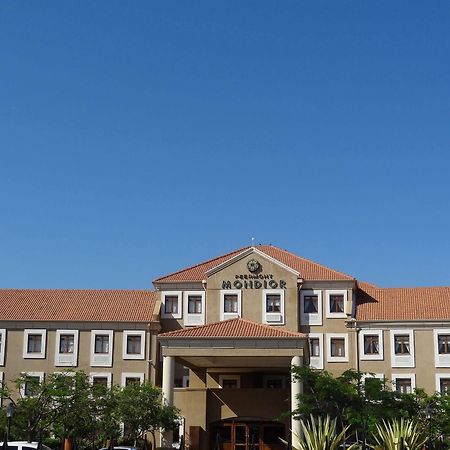 Peermont Mondior Hotel Gaborone Buitenkant foto