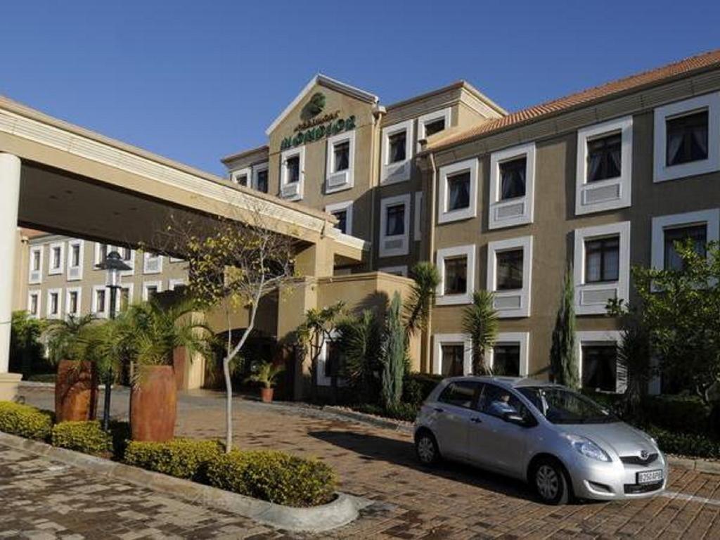 Peermont Mondior Hotel Gaborone Buitenkant foto