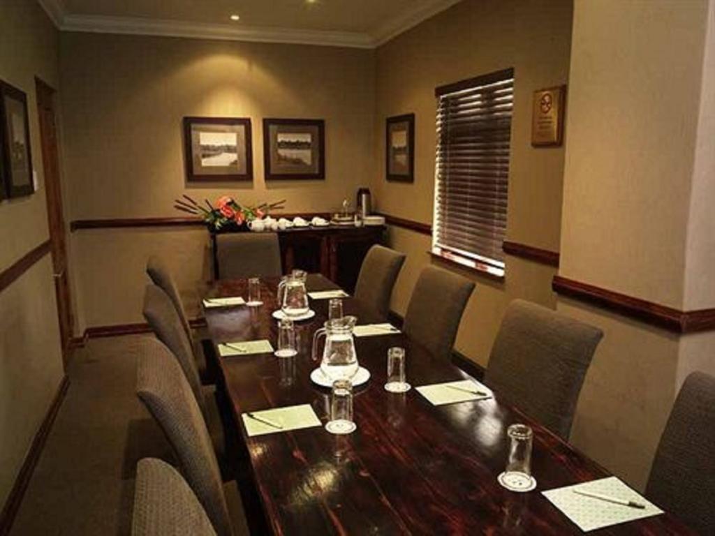 Peermont Mondior Hotel Gaborone Buitenkant foto