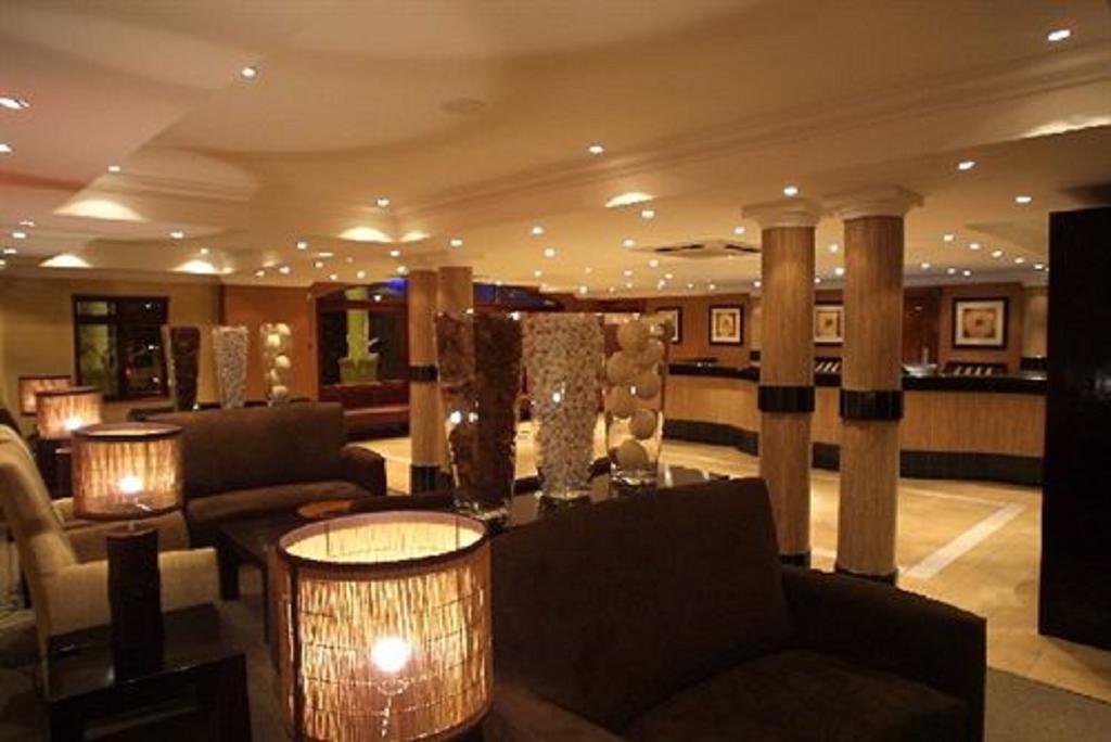 Peermont Mondior Hotel Gaborone Buitenkant foto