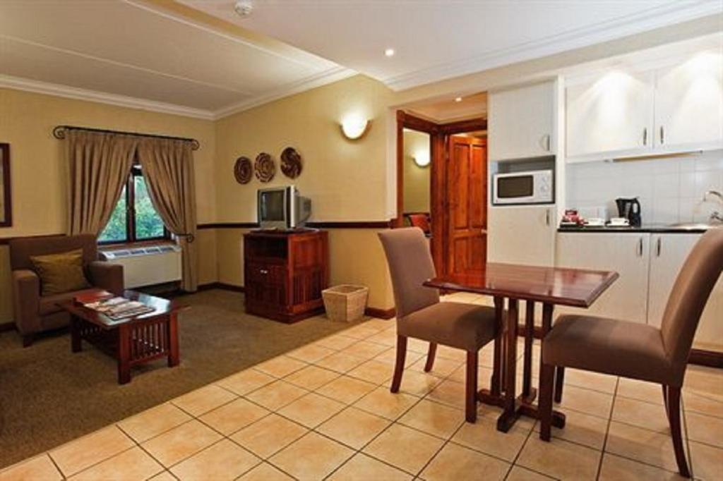 Peermont Mondior Hotel Gaborone Buitenkant foto