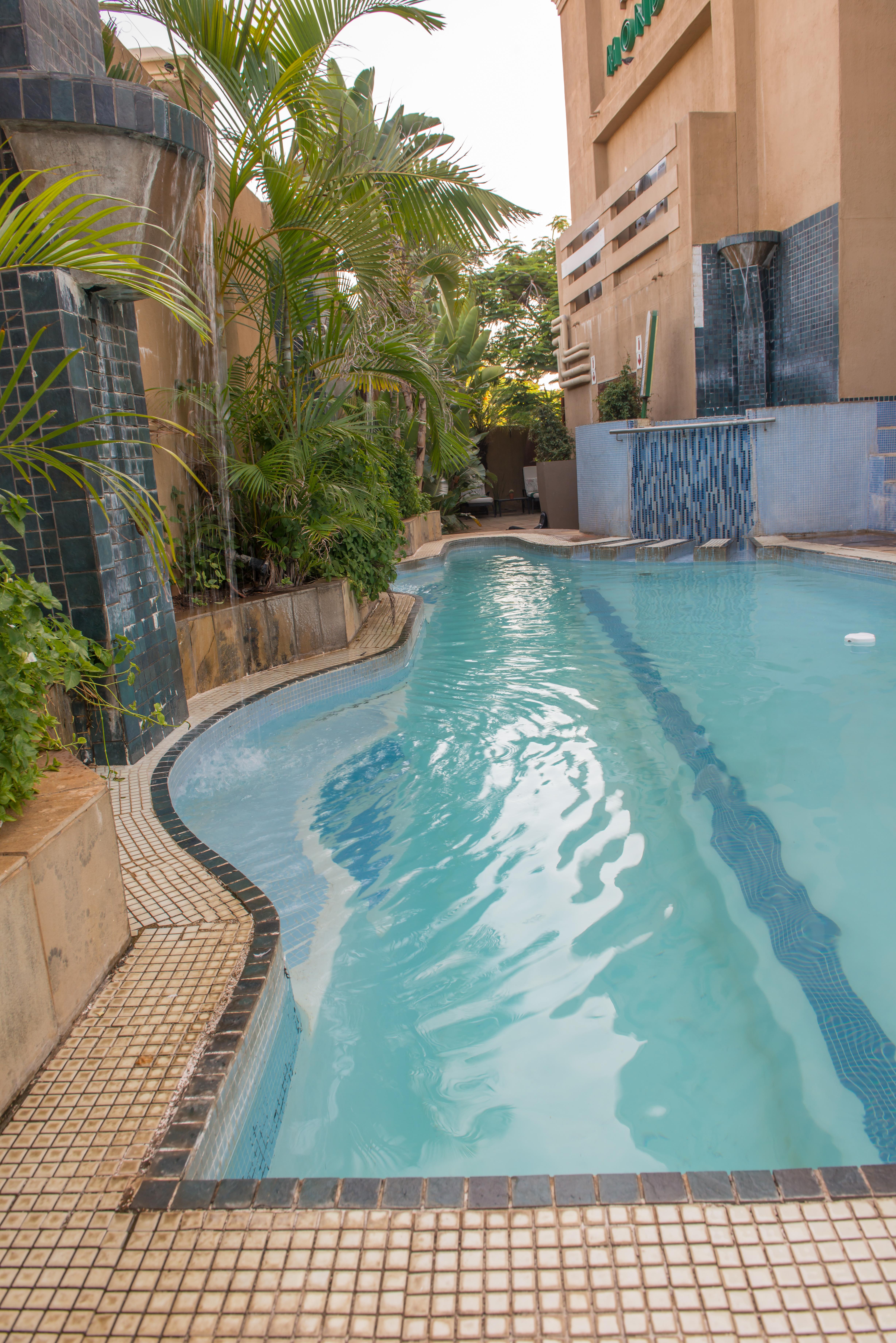 Peermont Mondior Hotel Gaborone Buitenkant foto