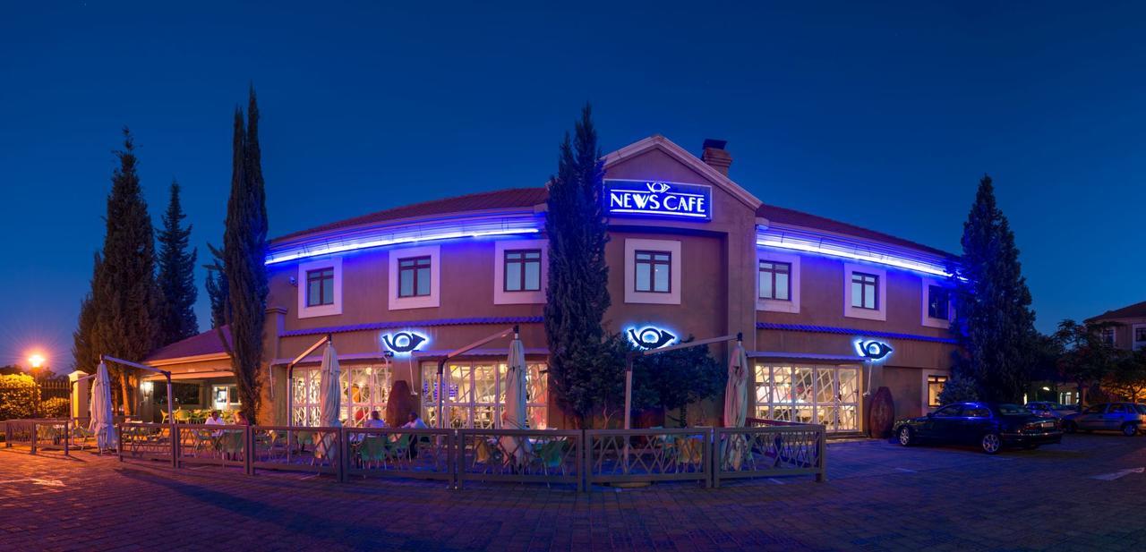 Peermont Mondior Hotel Gaborone Buitenkant foto