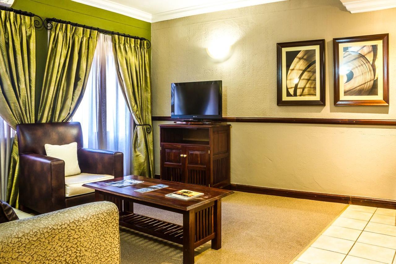 Peermont Mondior Hotel Gaborone Buitenkant foto