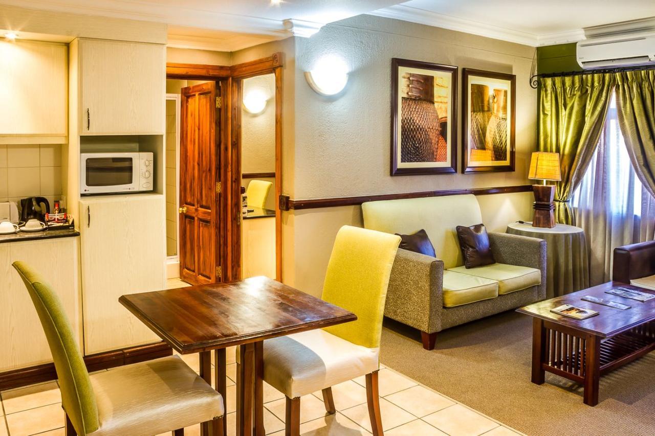 Peermont Mondior Hotel Gaborone Buitenkant foto