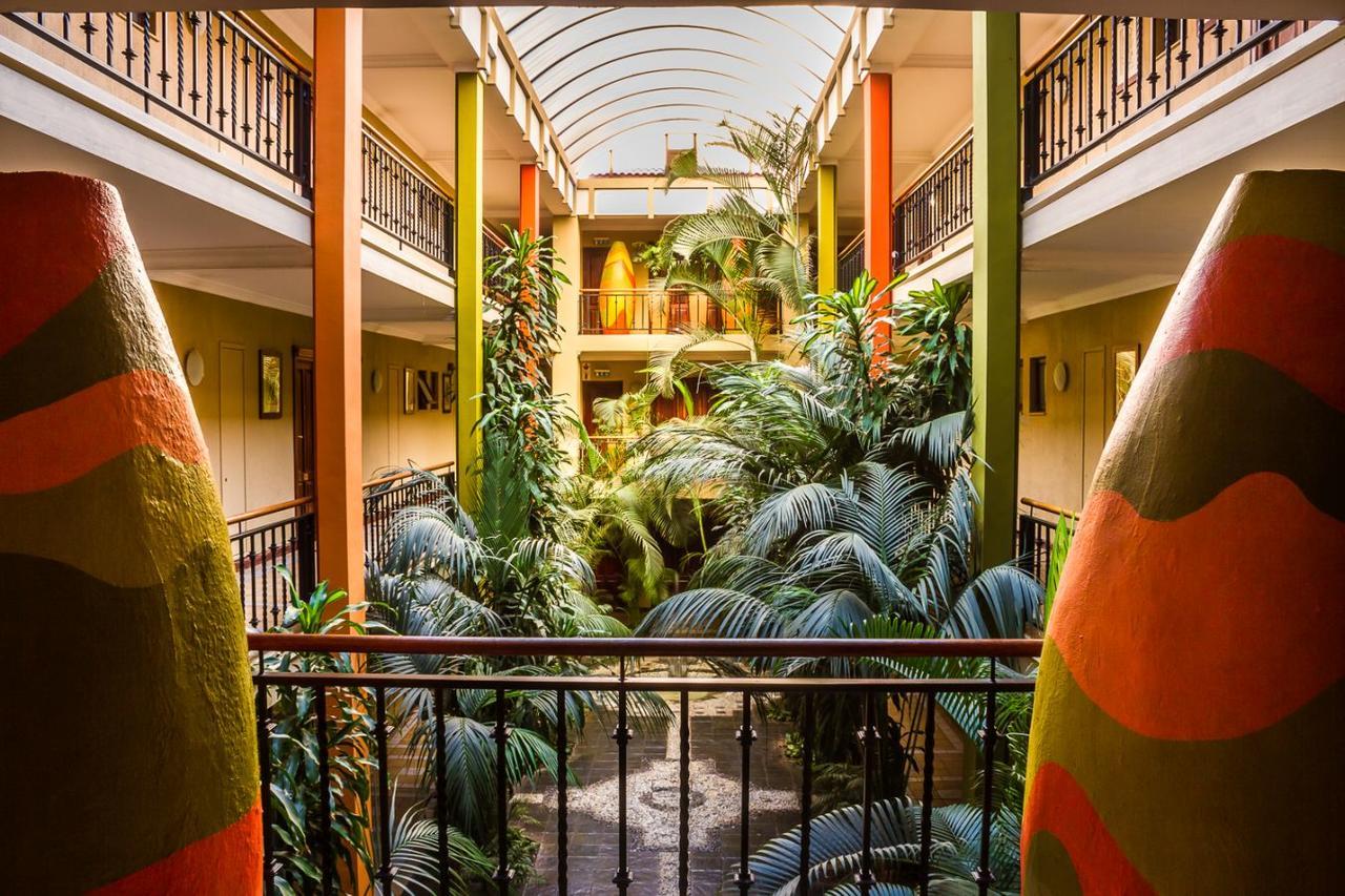 Peermont Mondior Hotel Gaborone Buitenkant foto