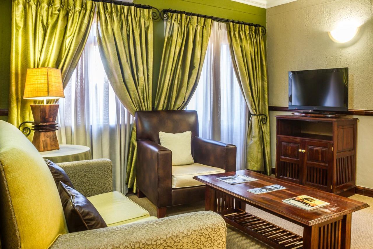 Peermont Mondior Hotel Gaborone Buitenkant foto