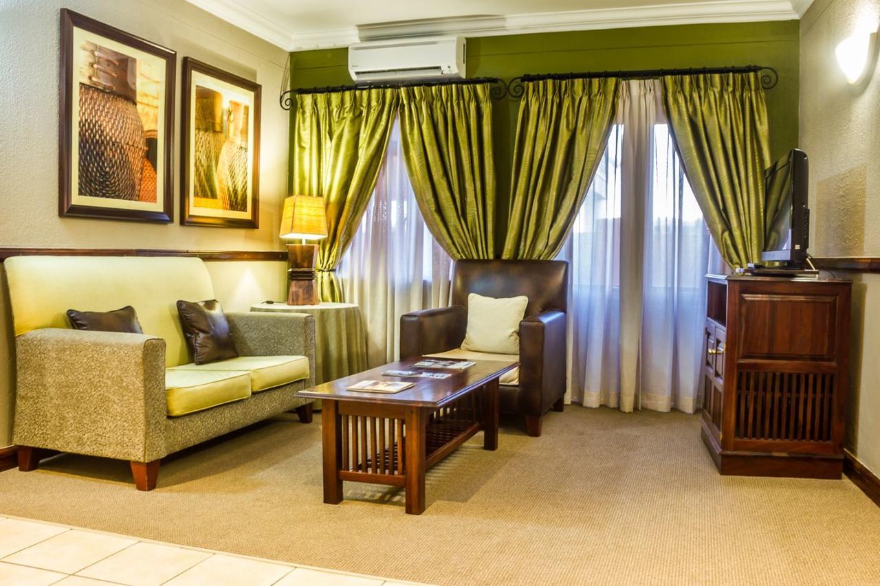 Peermont Mondior Hotel Gaborone Buitenkant foto