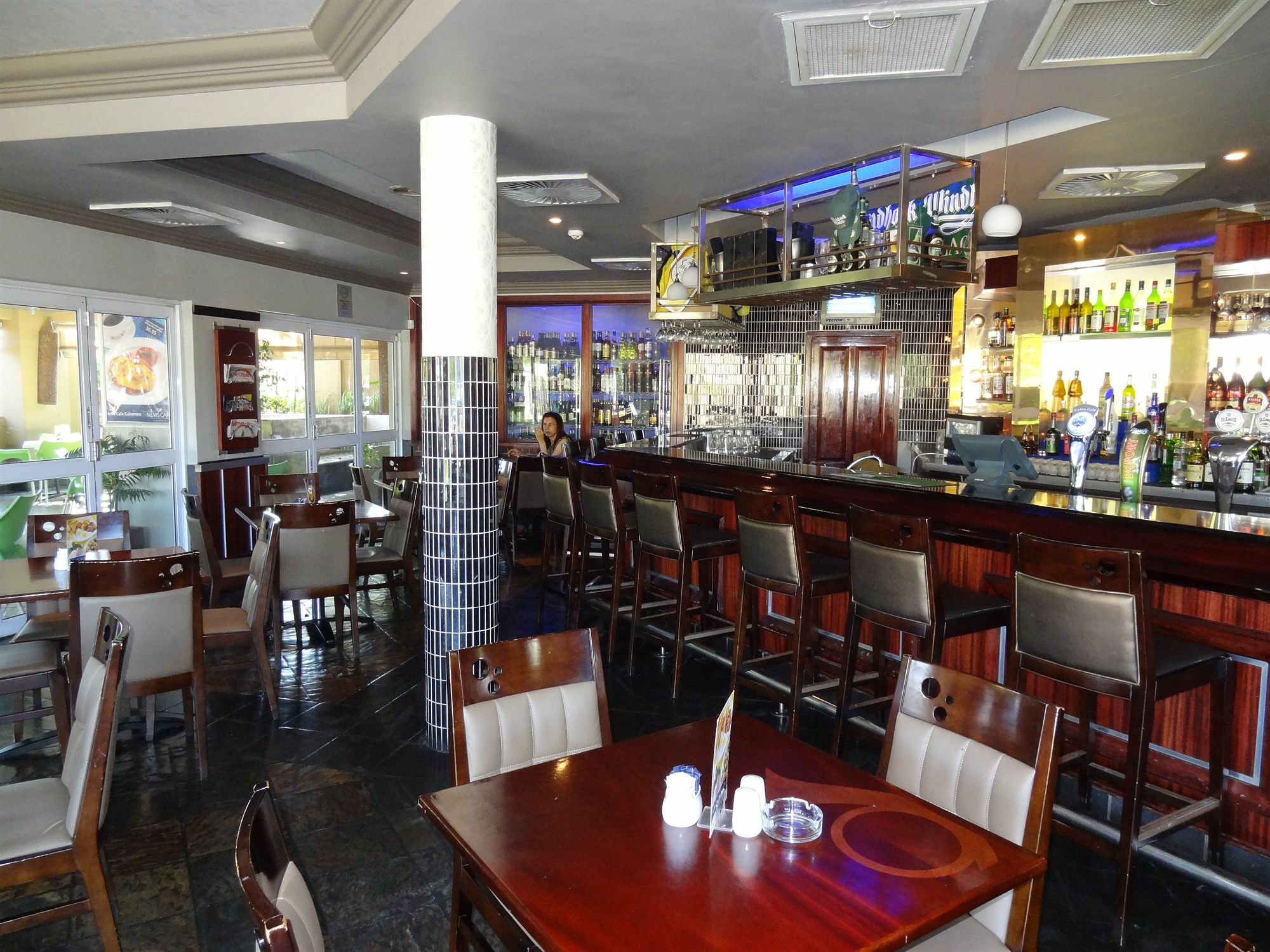 Peermont Mondior Hotel Gaborone Buitenkant foto