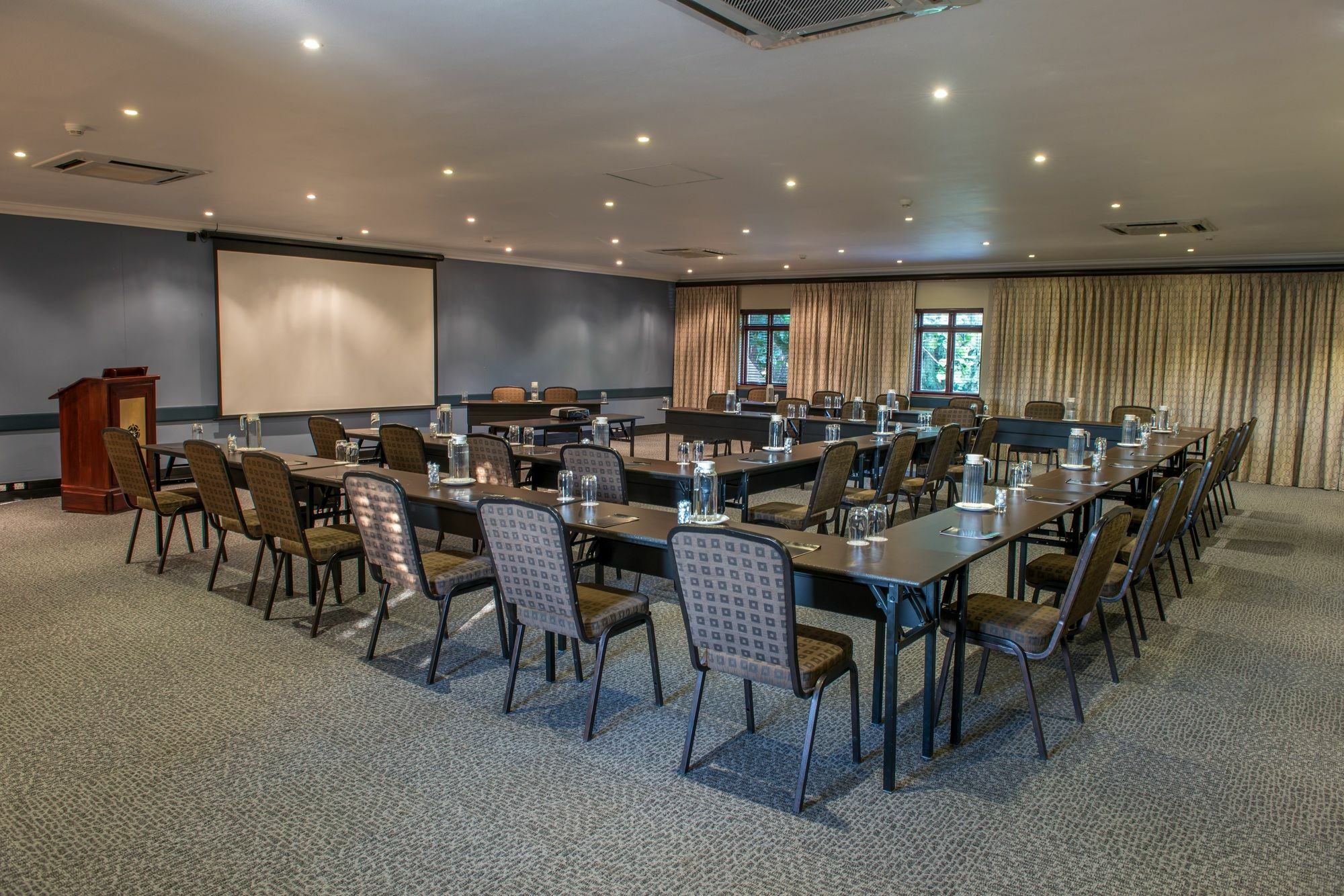 Peermont Mondior Hotel Gaborone Buitenkant foto