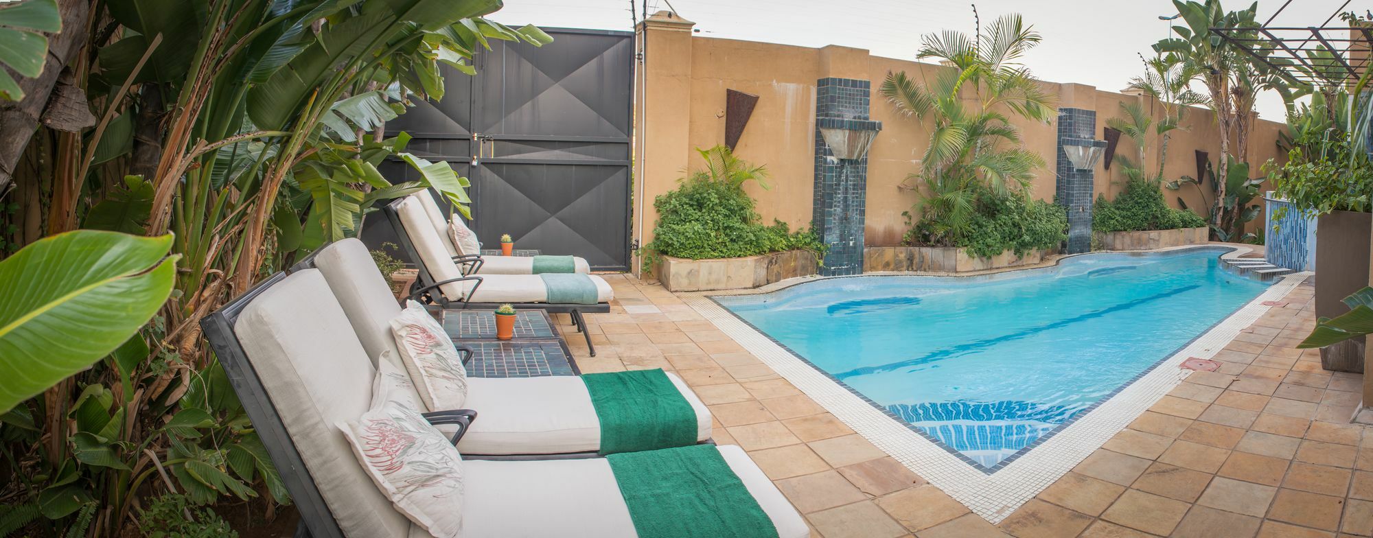 Peermont Mondior Hotel Gaborone Buitenkant foto