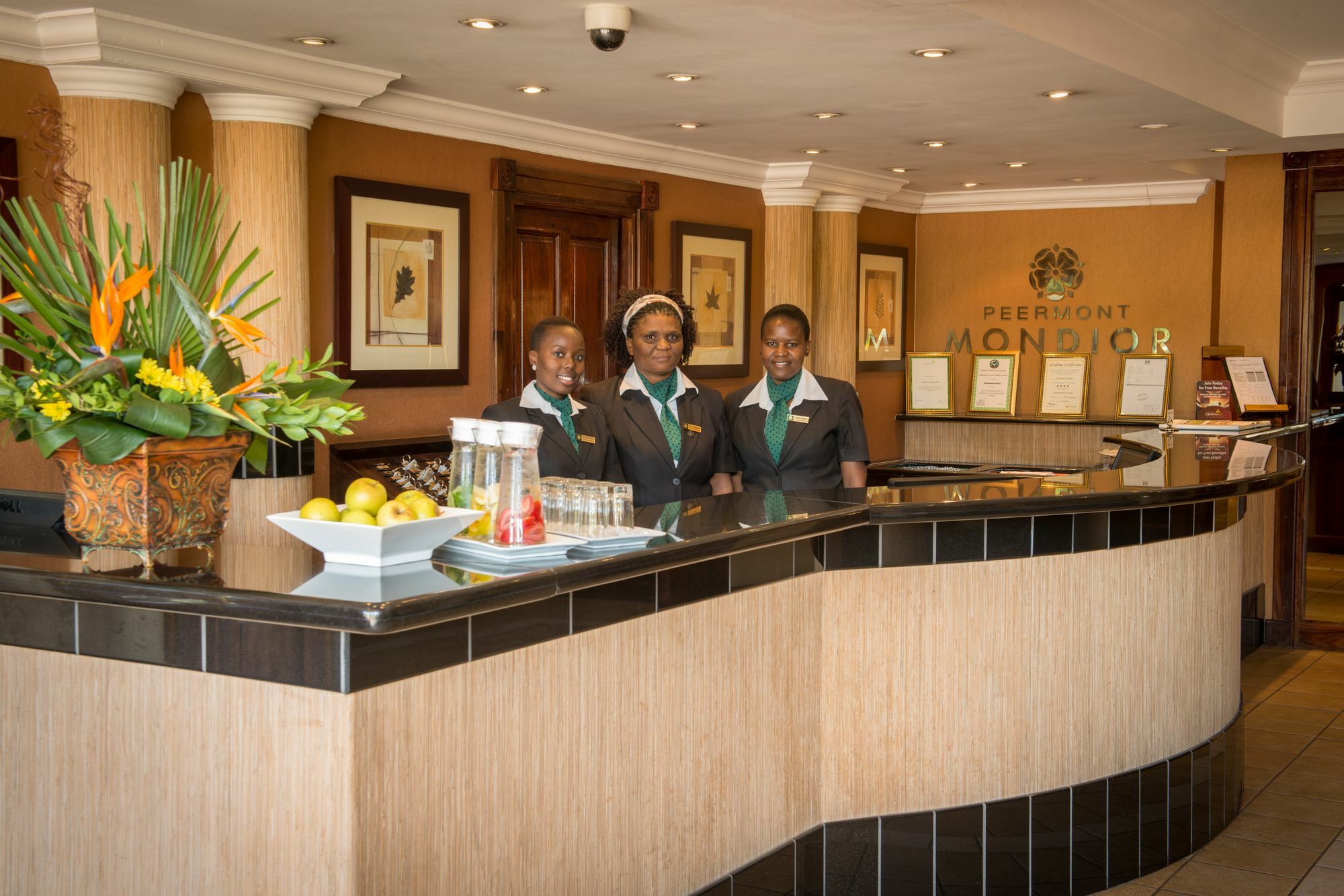 Peermont Mondior Hotel Gaborone Buitenkant foto
