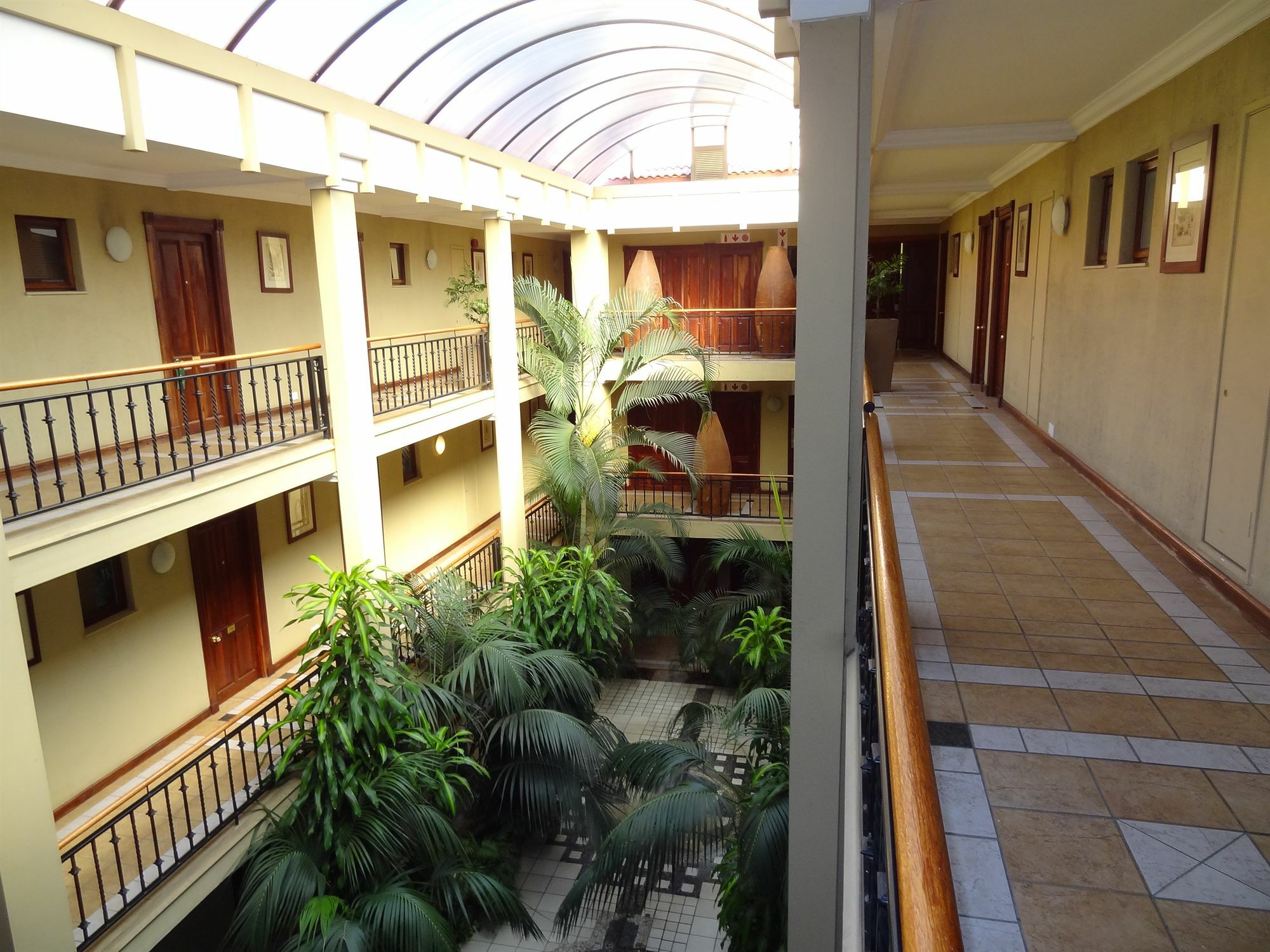 Peermont Mondior Hotel Gaborone Buitenkant foto