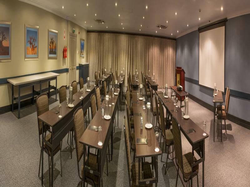 Peermont Mondior Hotel Gaborone Buitenkant foto