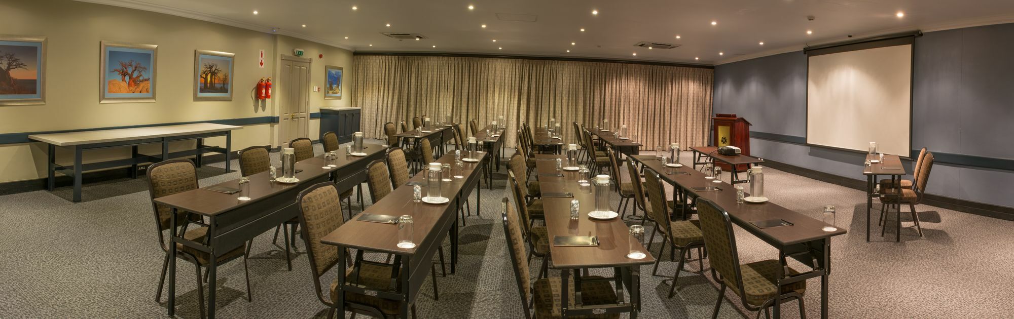 Peermont Mondior Hotel Gaborone Buitenkant foto