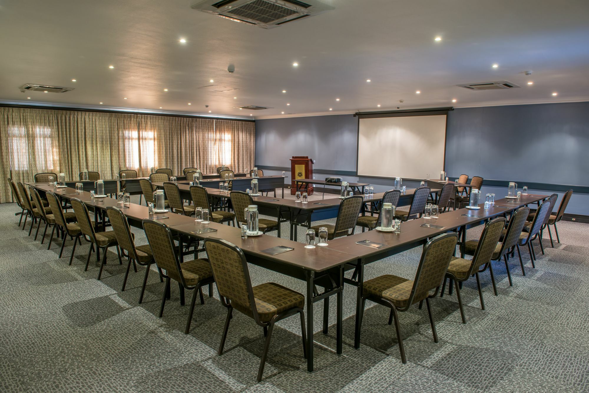 Peermont Mondior Hotel Gaborone Buitenkant foto